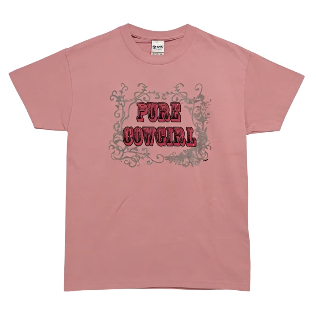 Vista frontal de la camiseta rosa para mujer Pure Cowgirl con estampado.