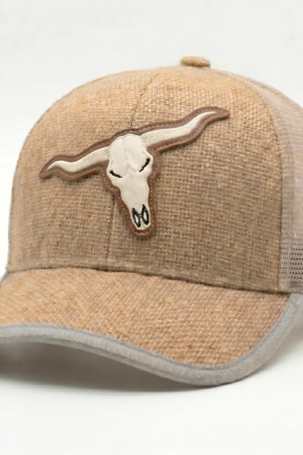 Gorra Beisbol Longhorn de frente en tejido de arpillera con parche de cráneo de toro de cuernos largos y visera rígida.