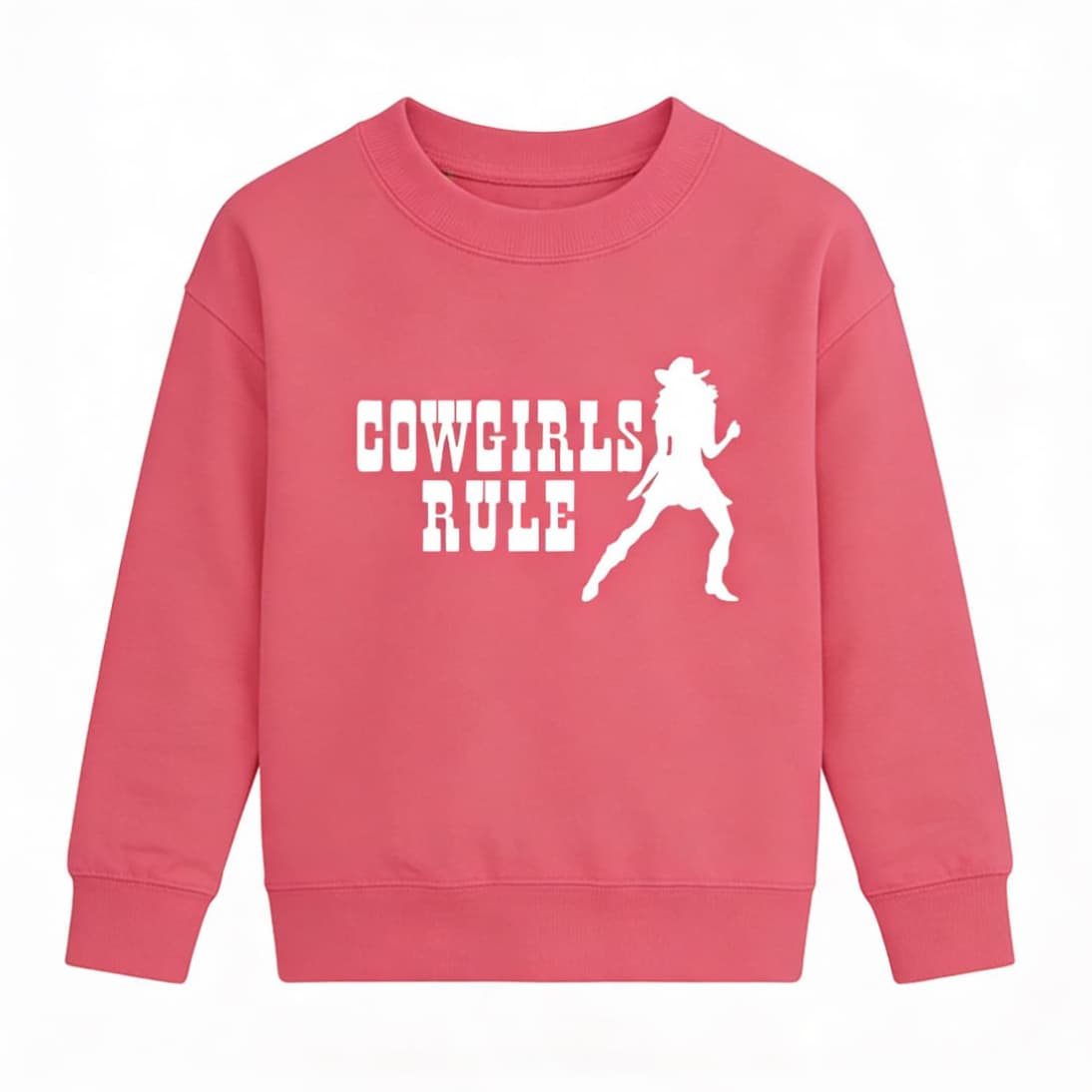 Vista frontal de la sudadera rosa para niñas Cowgirls Rule con diseño estampado.