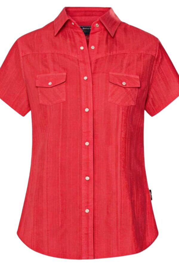 Vista frontal de la camisa roja de manga corta Malina Red de estilo western.