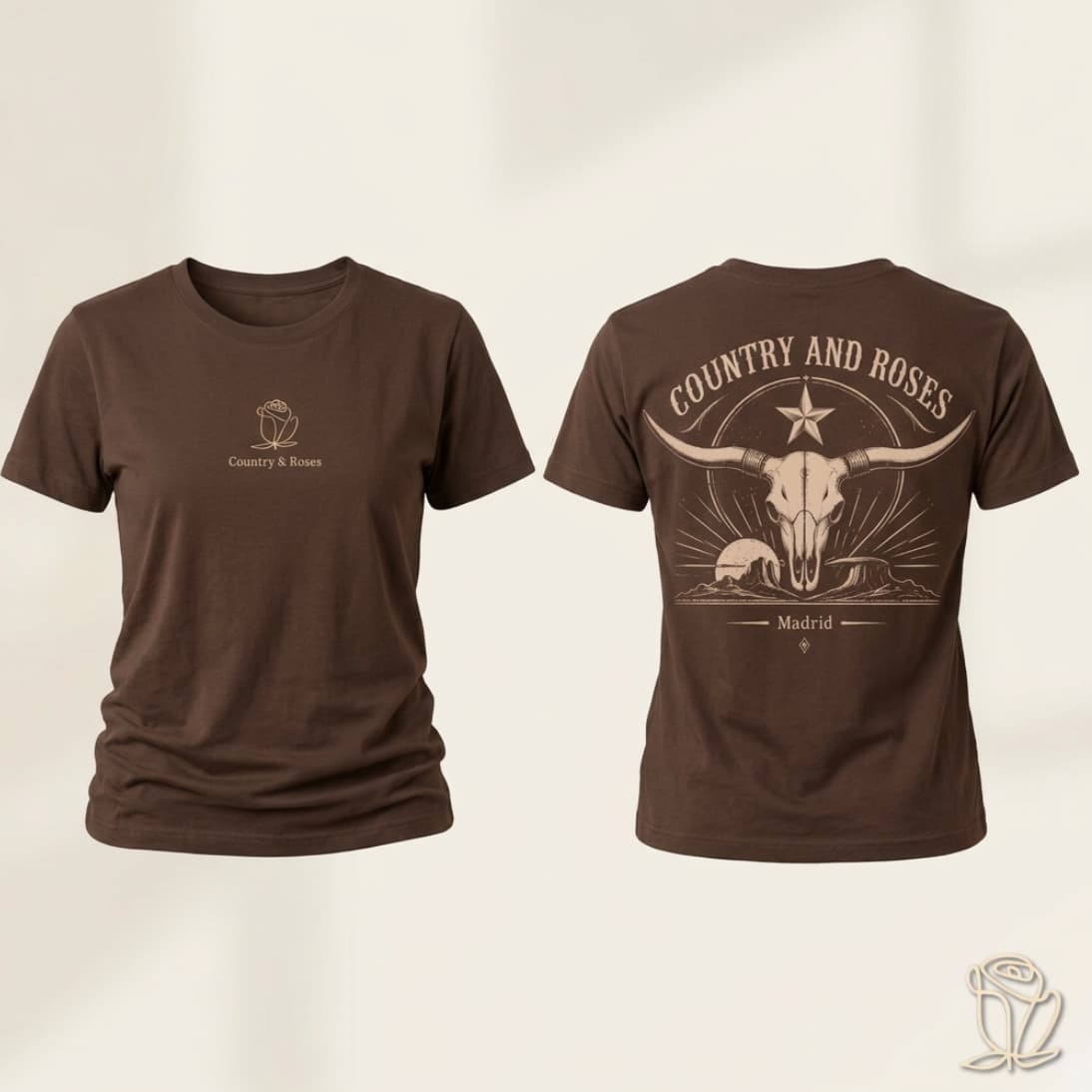 Vistas frontal y trasera de la camiseta western marrón con diseño de cráneo de toro y rosa